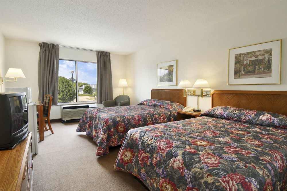 Hotel Super 8 By Wyndham Madison East Zewnętrze zdjęcie