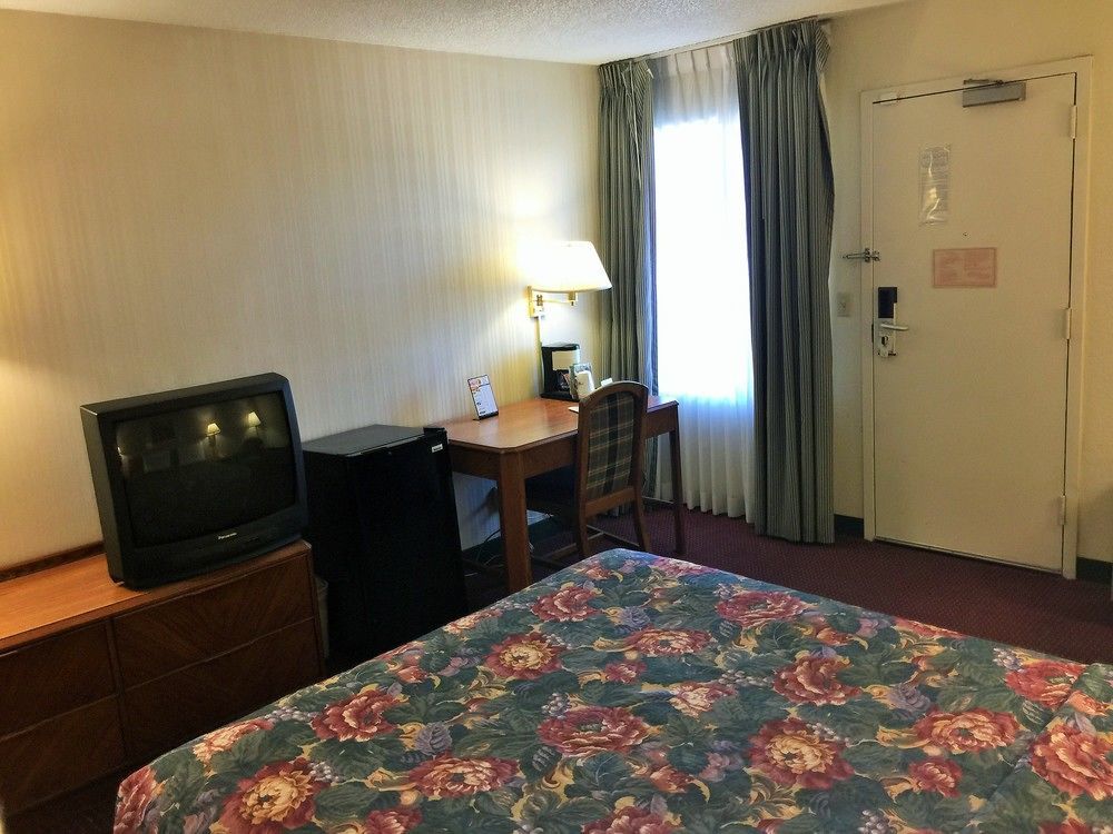 Hotel Super 8 By Wyndham Madison East Zewnętrze zdjęcie