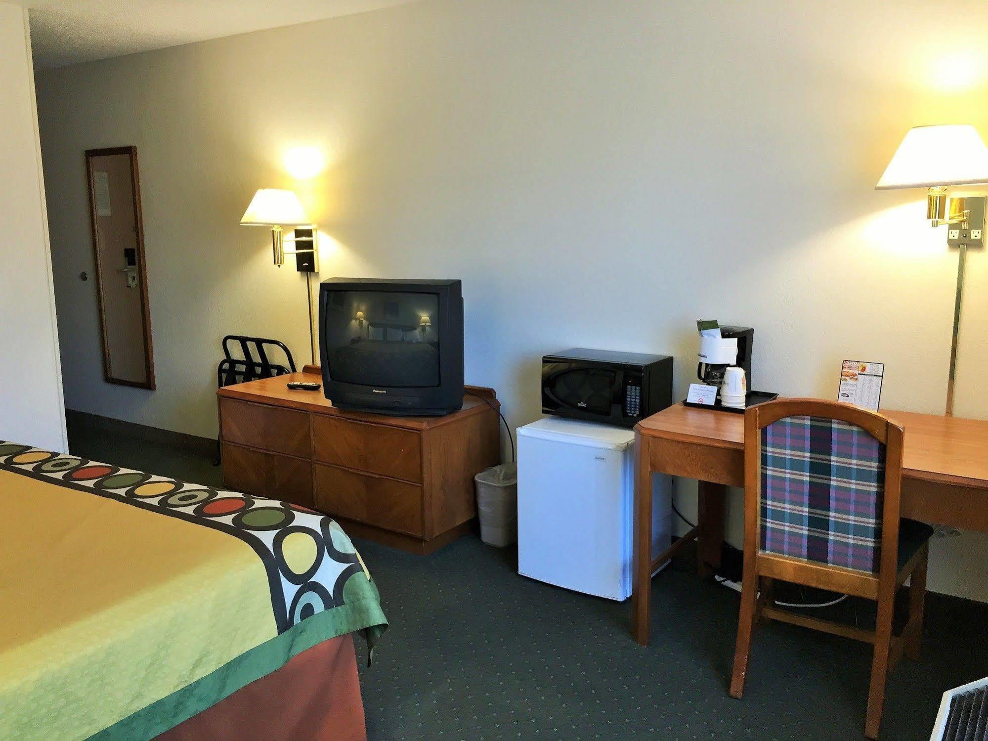 Hotel Super 8 By Wyndham Madison East Zewnętrze zdjęcie