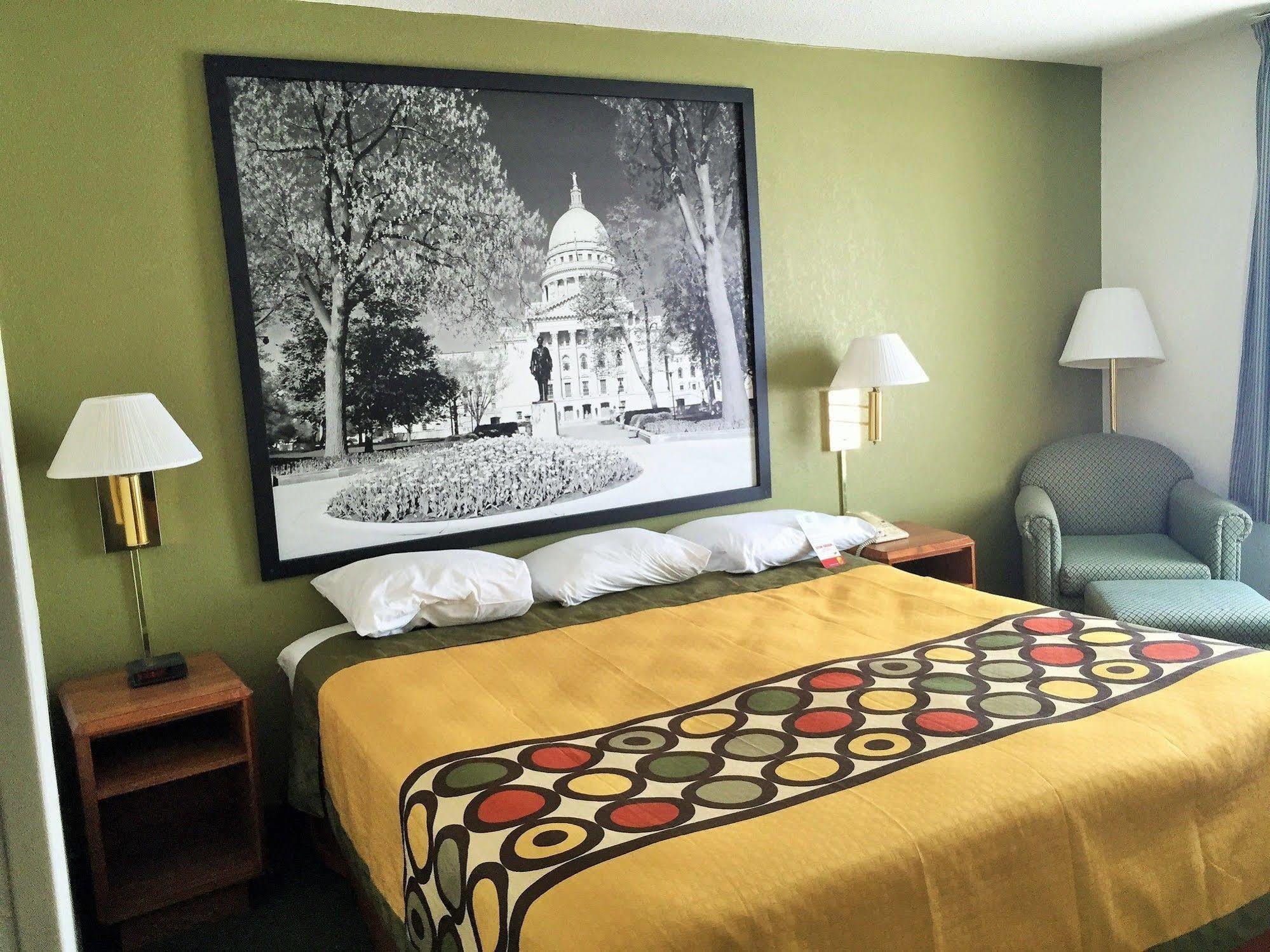 Hotel Super 8 By Wyndham Madison East Zewnętrze zdjęcie