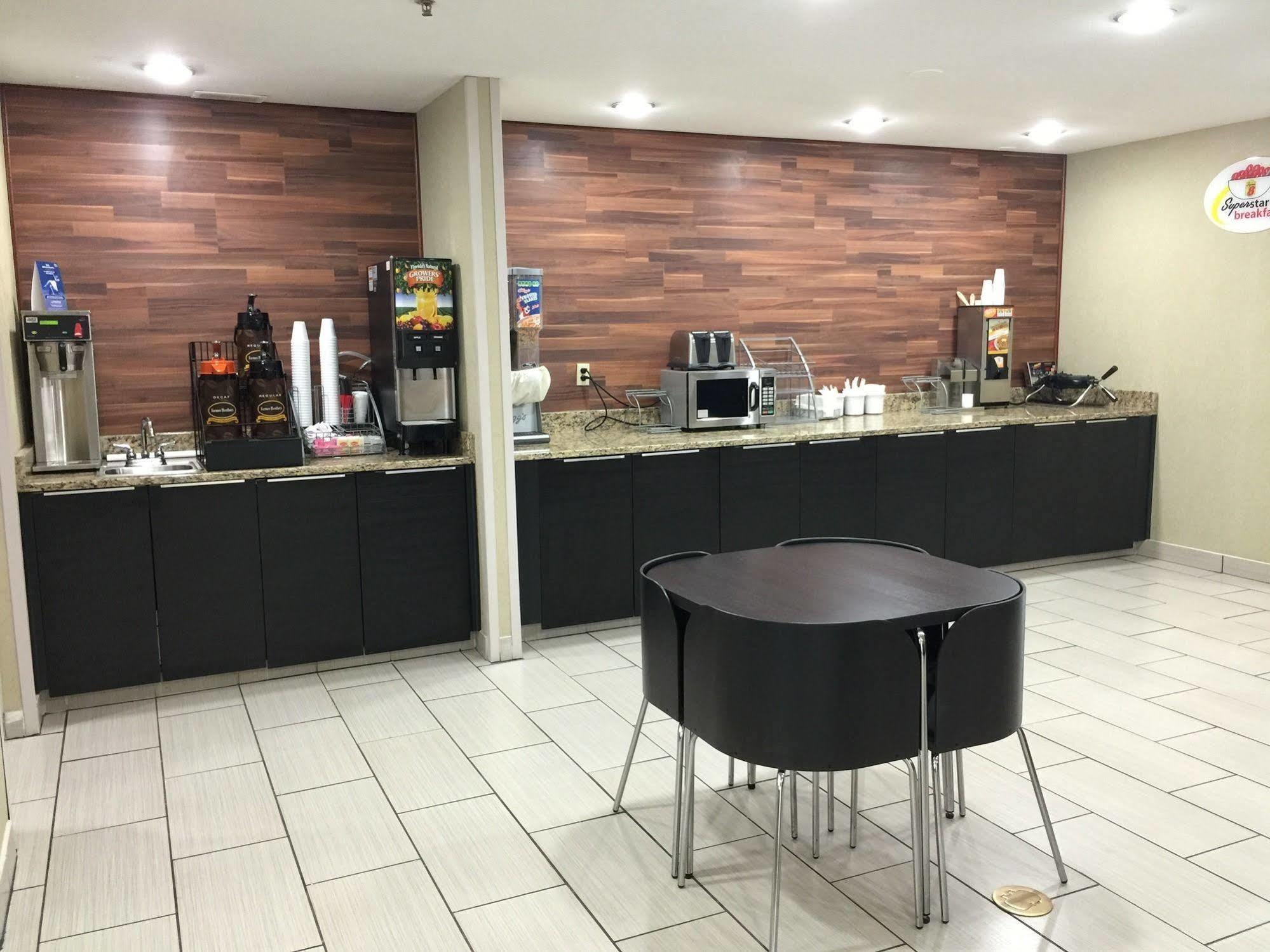 Hotel Super 8 By Wyndham Madison East Zewnętrze zdjęcie